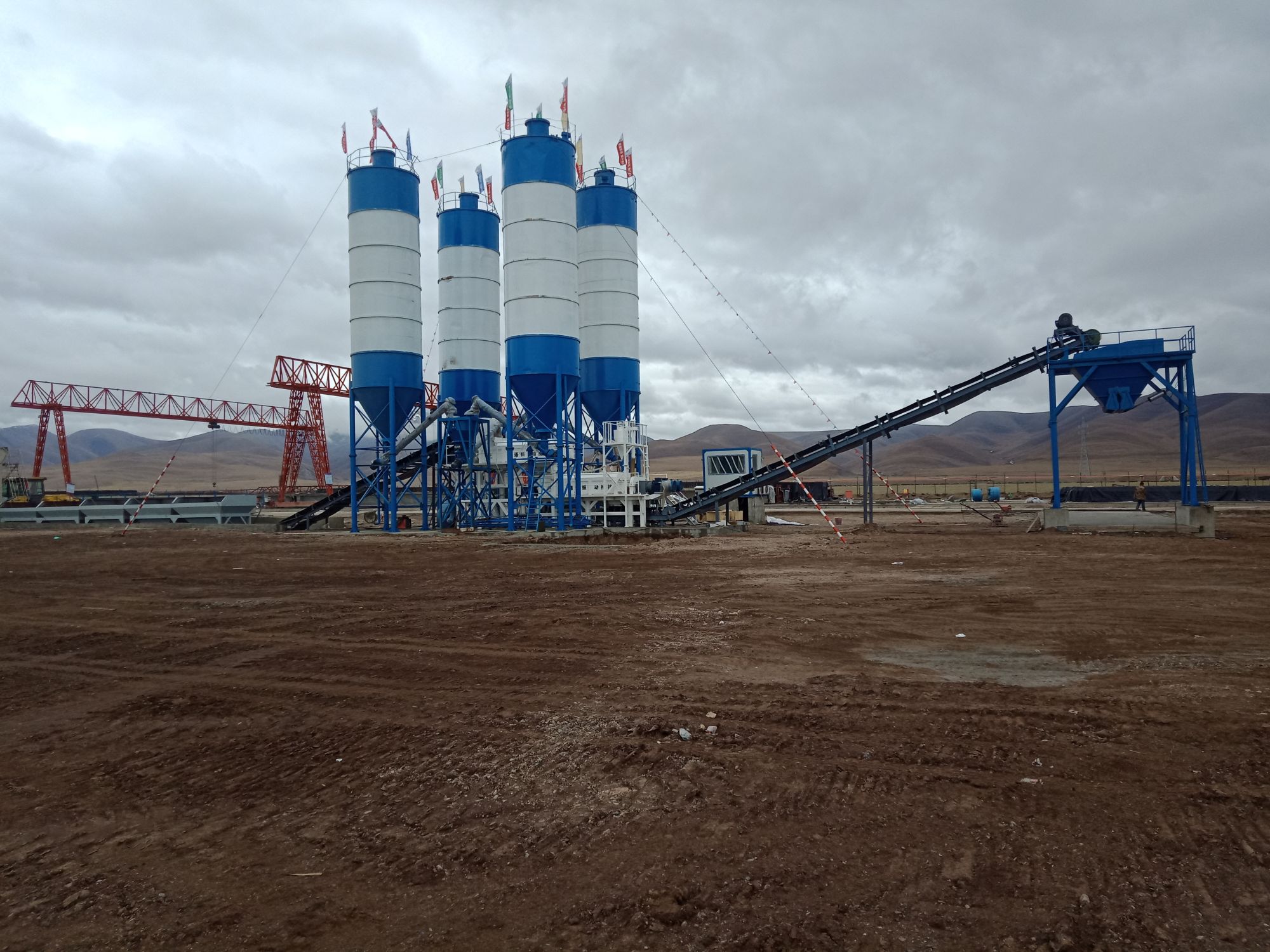 高性能穩(wěn)定土振動(dòng)式攪拌站